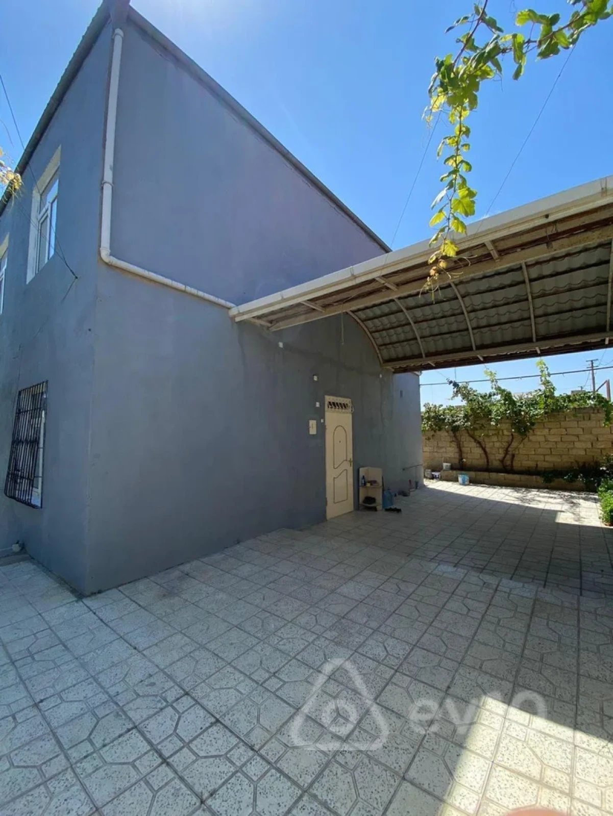 Satılır 5 otaqlı həyət evi 200 m²