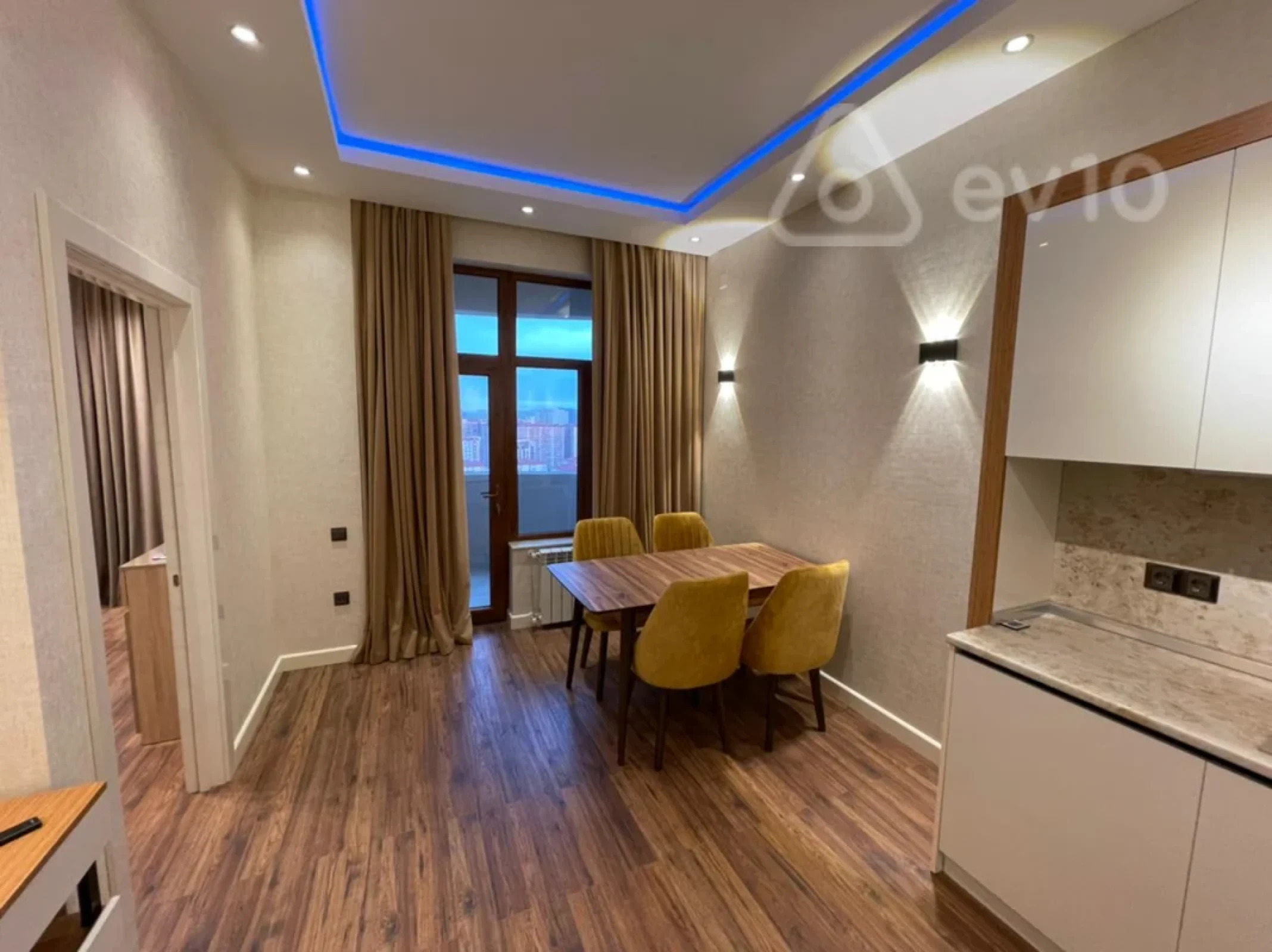 Kirayə verilir 2 otaqlı yeni tikili 65 m²