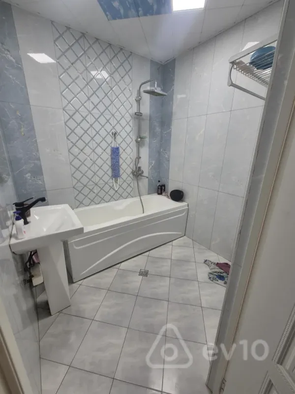 Kirayə verilir 3 otaqlı yeni tikili 120 m²