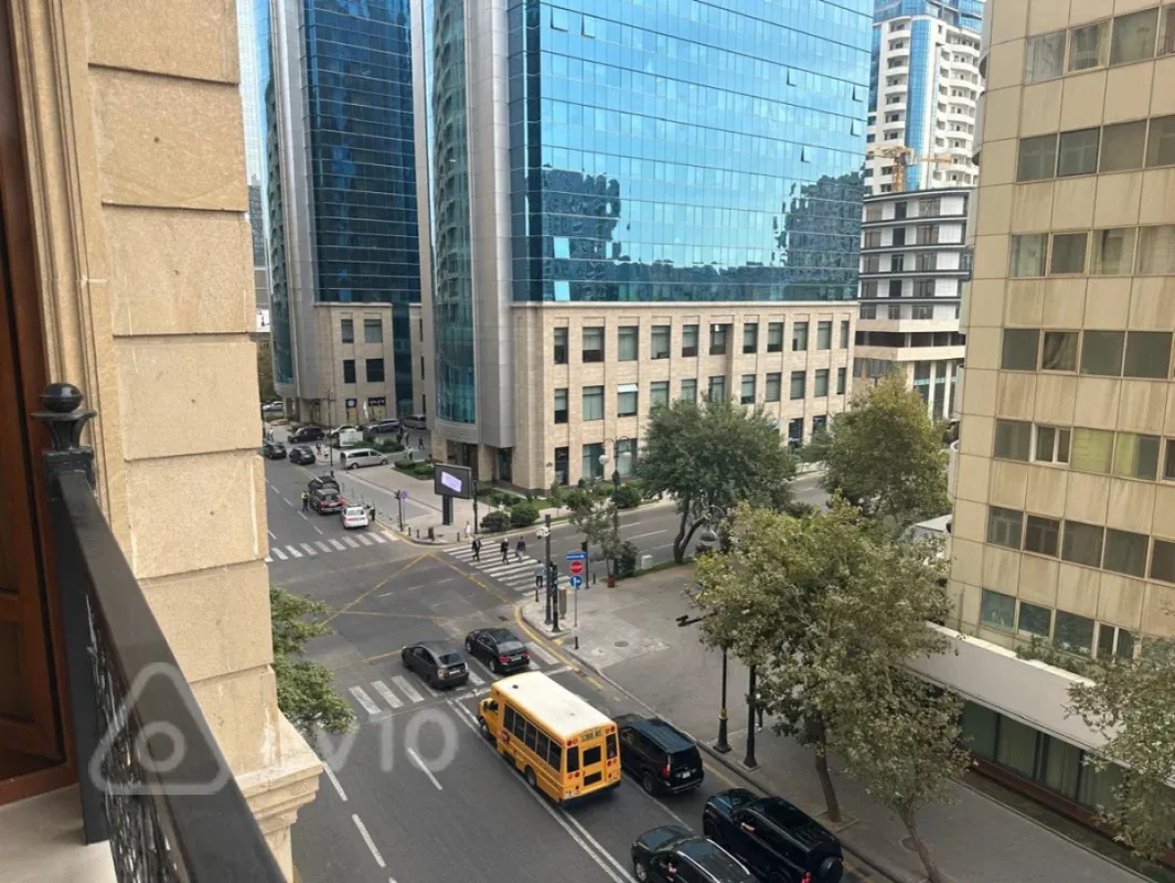 Kirayə verilir 3 otaqlı yeni tikili 170 m²