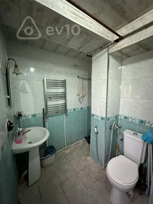 Kirayə verilir 3 otaqlı köhnə tikili 80 m²