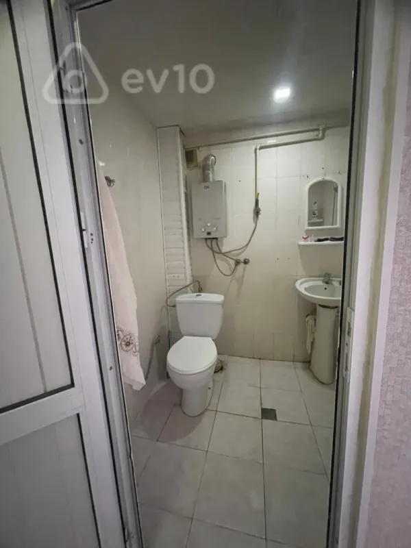 Kirayə verilir 1 otaqlı köhnə tikili 50 m²