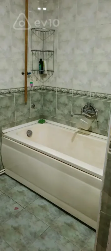 Kirayə verilir 3 otaqlı köhnə tikili 70 m²