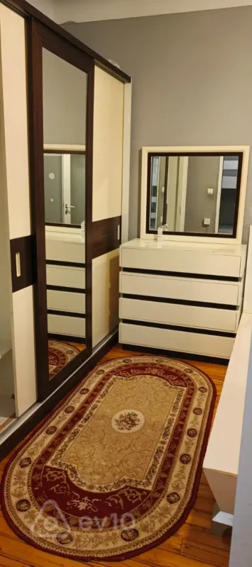 Kirayə verilir 3 otaqlı köhnə tikili 70 m²