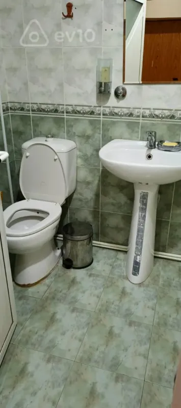 Kirayə verilir 3 otaqlı köhnə tikili 70 m²