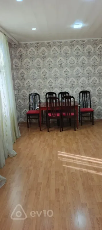 Kirayə verilir 3 otaqlı köhnə tikili 70 m²