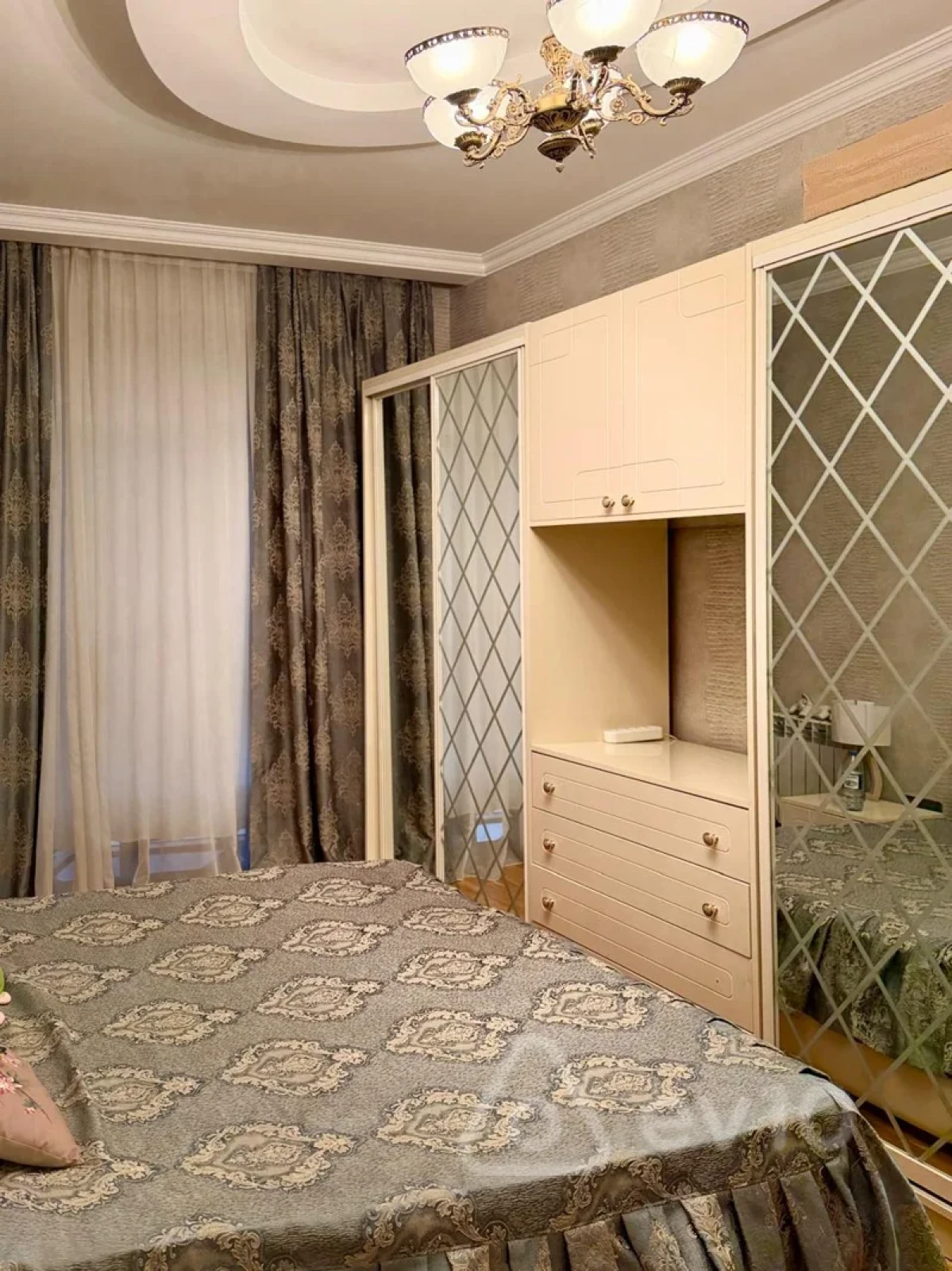 Kirayə verilir 3 otaqlı yeni tikili 130 m²