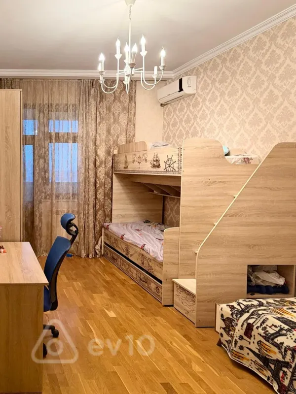 Kirayə verilir 3 otaqlı yeni tikili 130 m²