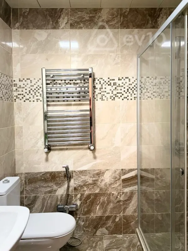 Kirayə verilir 3 otaqlı yeni tikili 130 m²