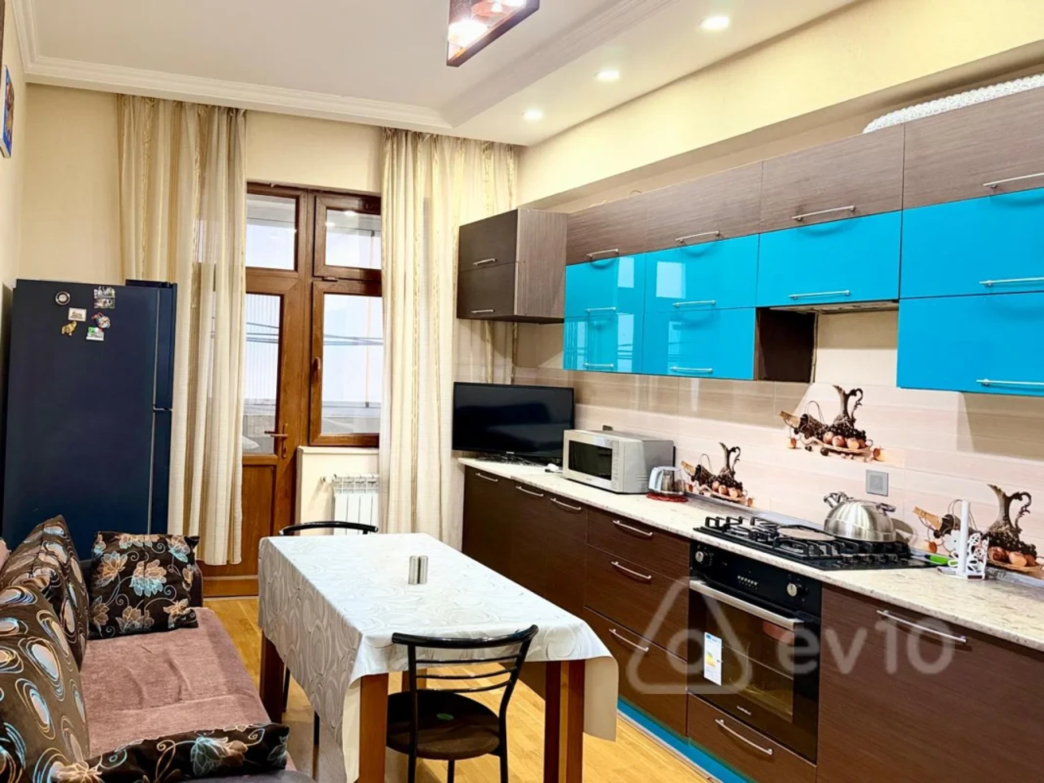Kirayə verilir 3 otaqlı yeni tikili 130 m²
