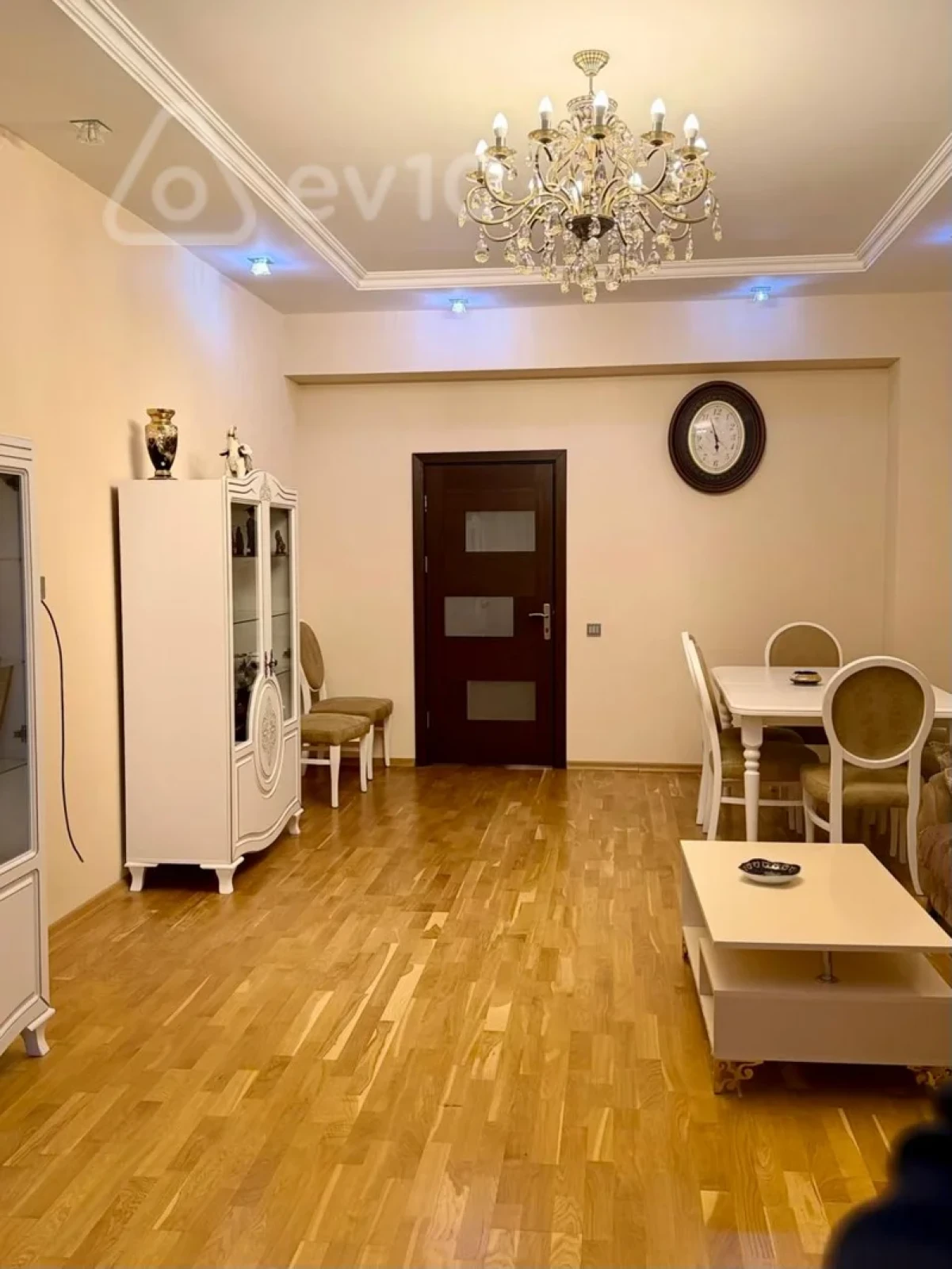 Kirayə verilir 3 otaqlı yeni tikili 130 m²