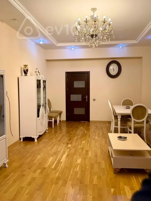 Kirayə verilir 3 otaqlı yeni tikili 130 m²