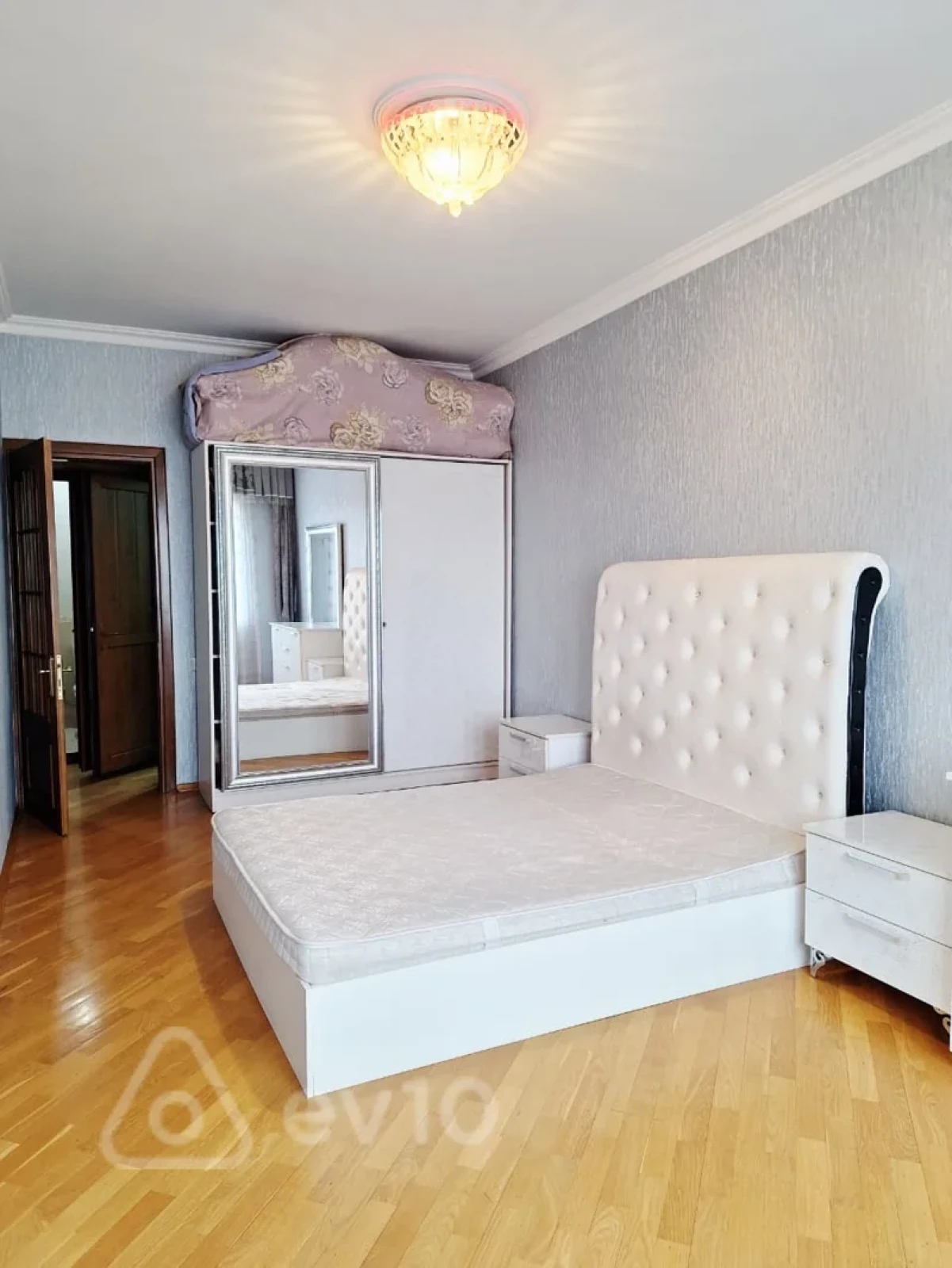 Kirayə verilir 2 otaqlı yeni tikili 80 m²
