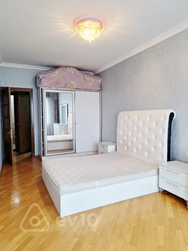 Kirayə verilir 2 otaqlı yeni tikili 80 m²