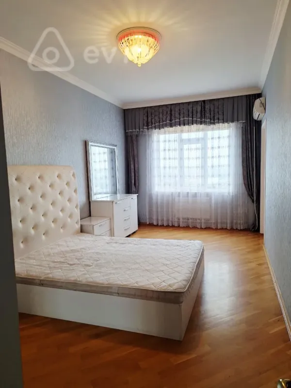 Kirayə verilir 2 otaqlı yeni tikili 80 m²