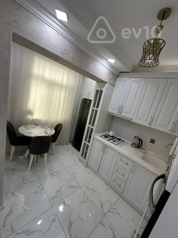 Kirayə verilir 3 otaqlı köhnə tikili 80 m²