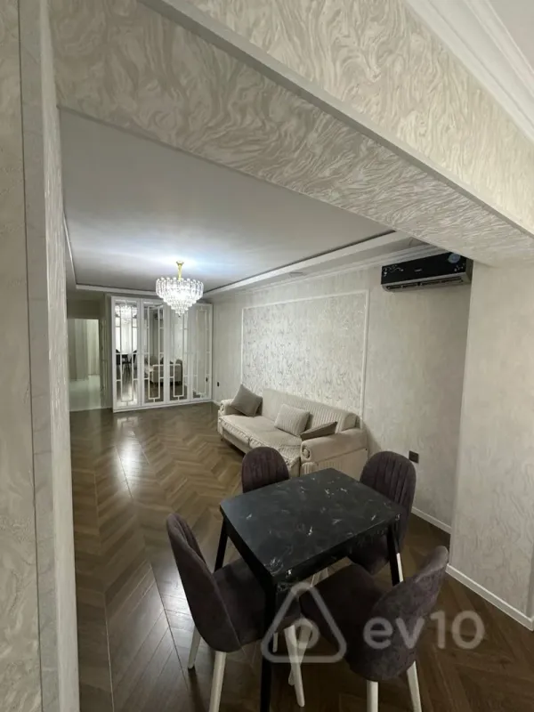 Kirayə verilir 3 otaqlı köhnə tikili 80 m²