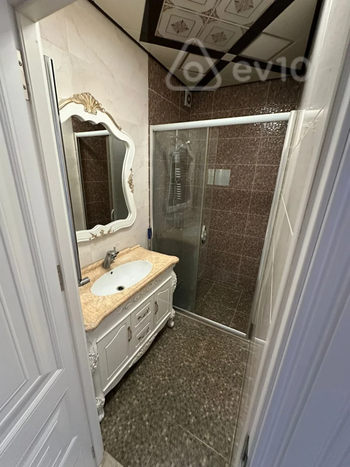 Kirayə verilir 3 otaqlı köhnə tikili 80 m²