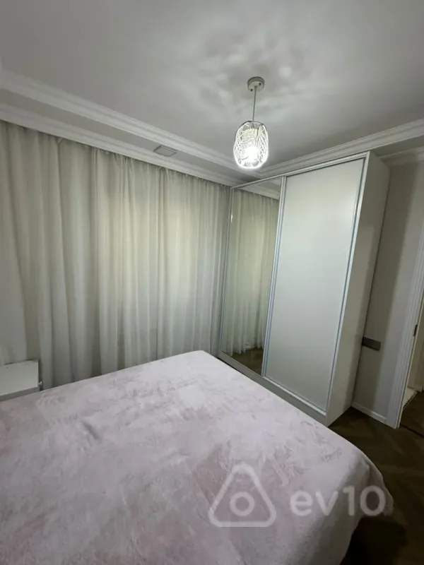 Kirayə verilir 3 otaqlı köhnə tikili 80 m²