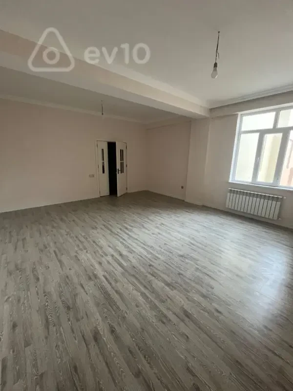 Satılır 3 otaqlı yeni tikili 125 m²