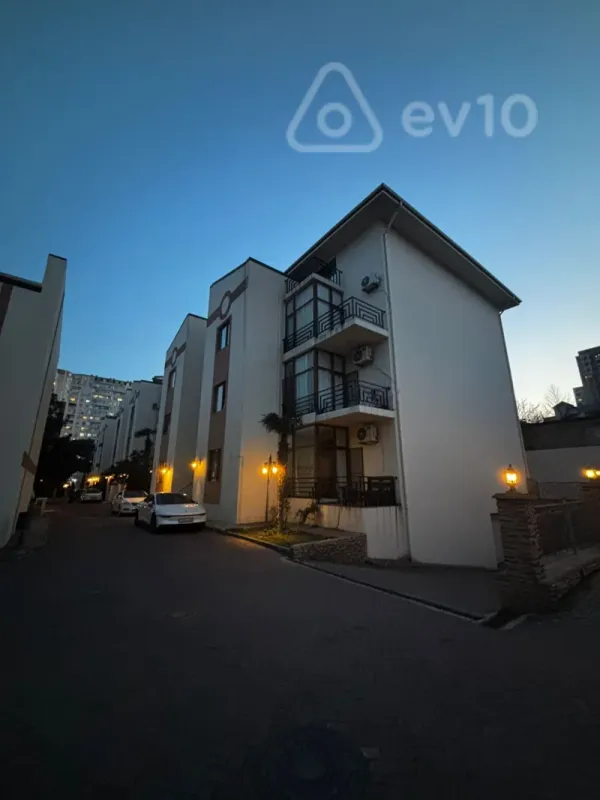 Kirayə verilir 7 otaqlı yeni tikili 360 m²