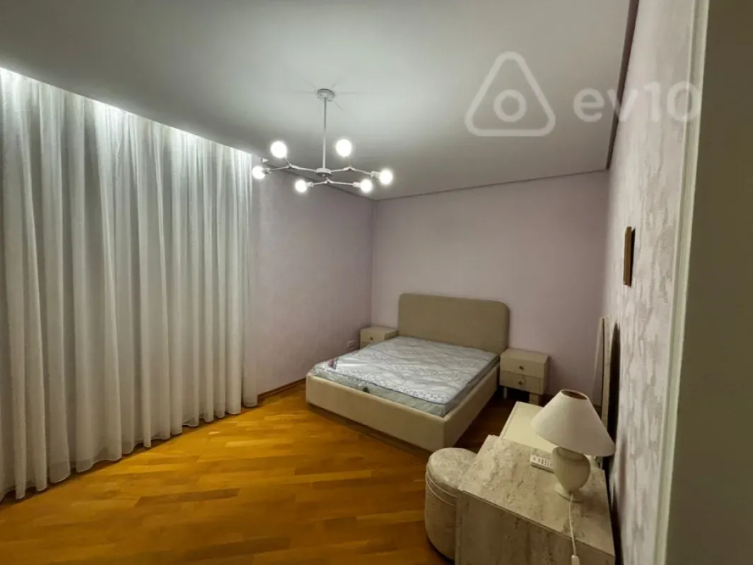 Kirayə verilir 7 otaqlı yeni tikili 360 m²