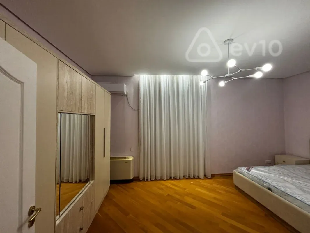 Kirayə verilir 7 otaqlı yeni tikili 360 m²