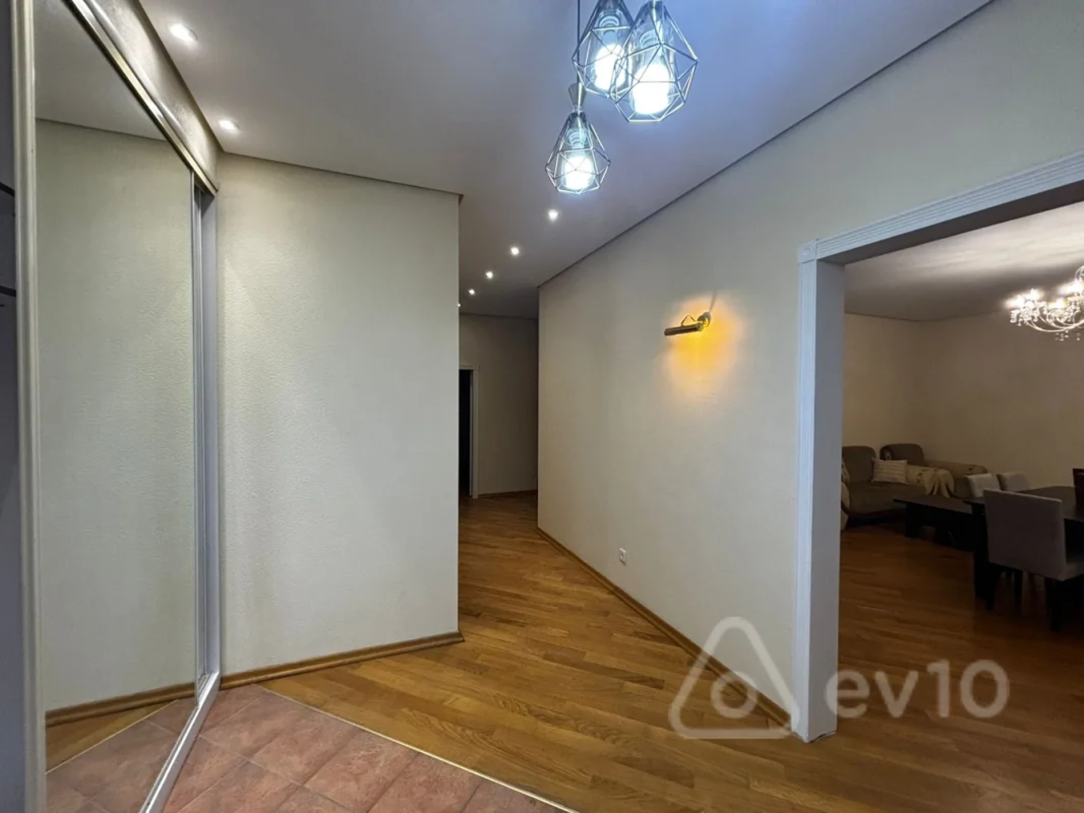 Kirayə verilir 7 otaqlı yeni tikili 360 m²