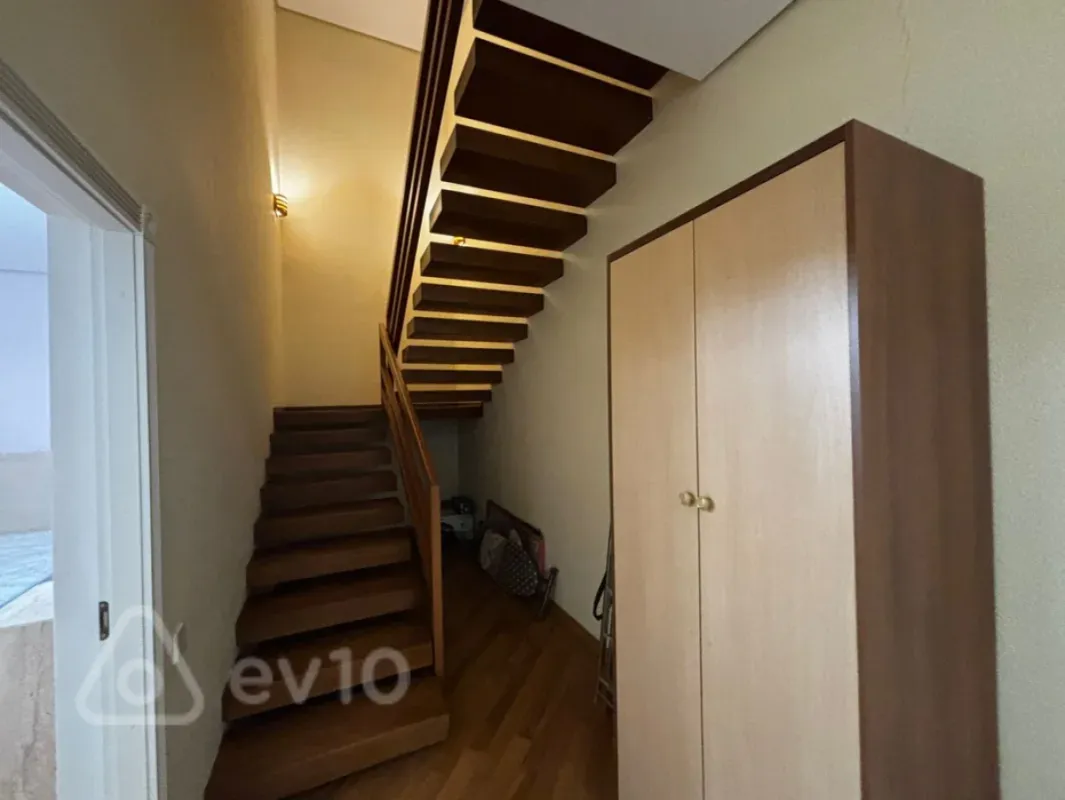 Kirayə verilir 7 otaqlı yeni tikili 360 m²