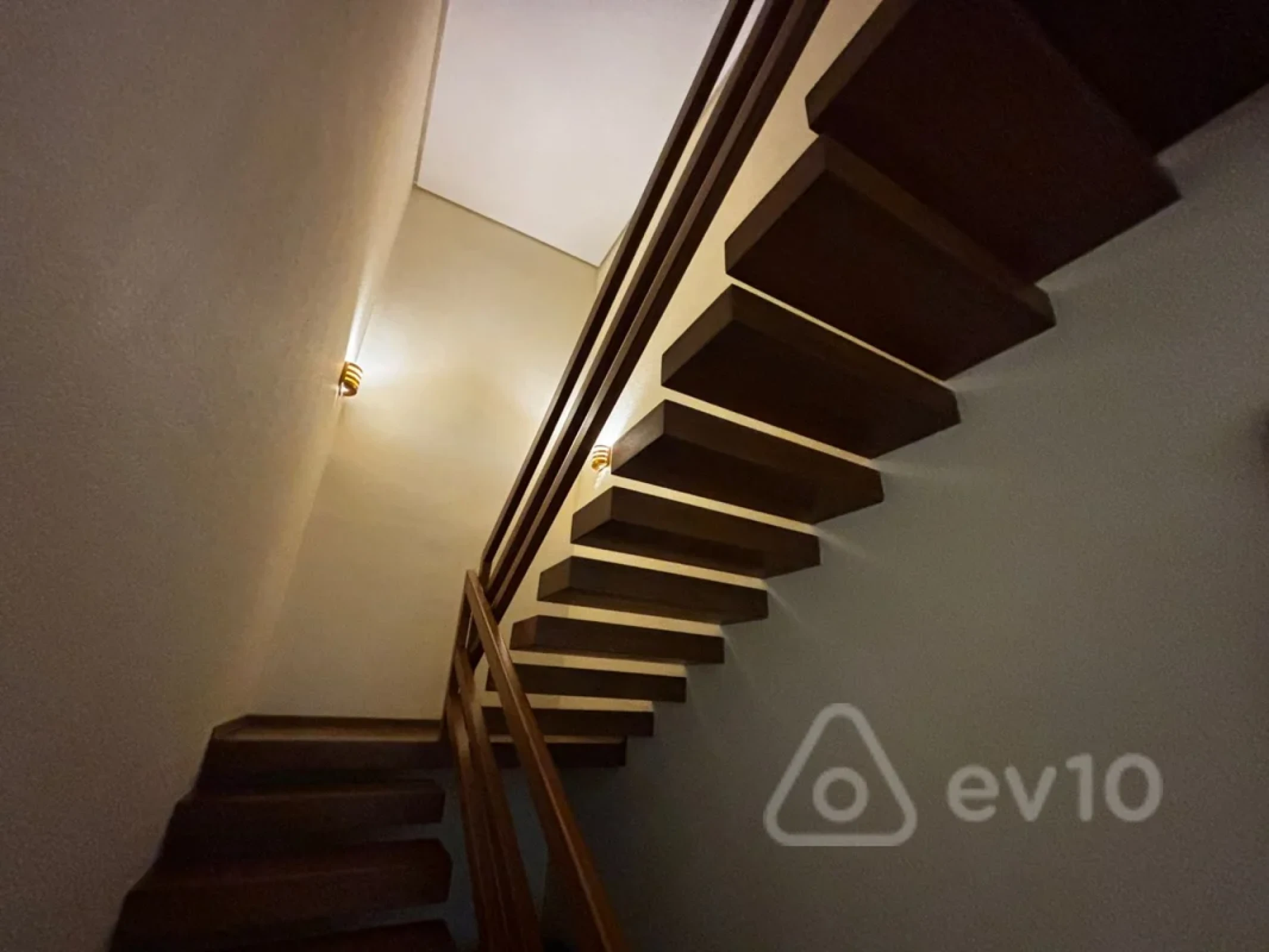 Kirayə verilir 7 otaqlı yeni tikili 360 m²