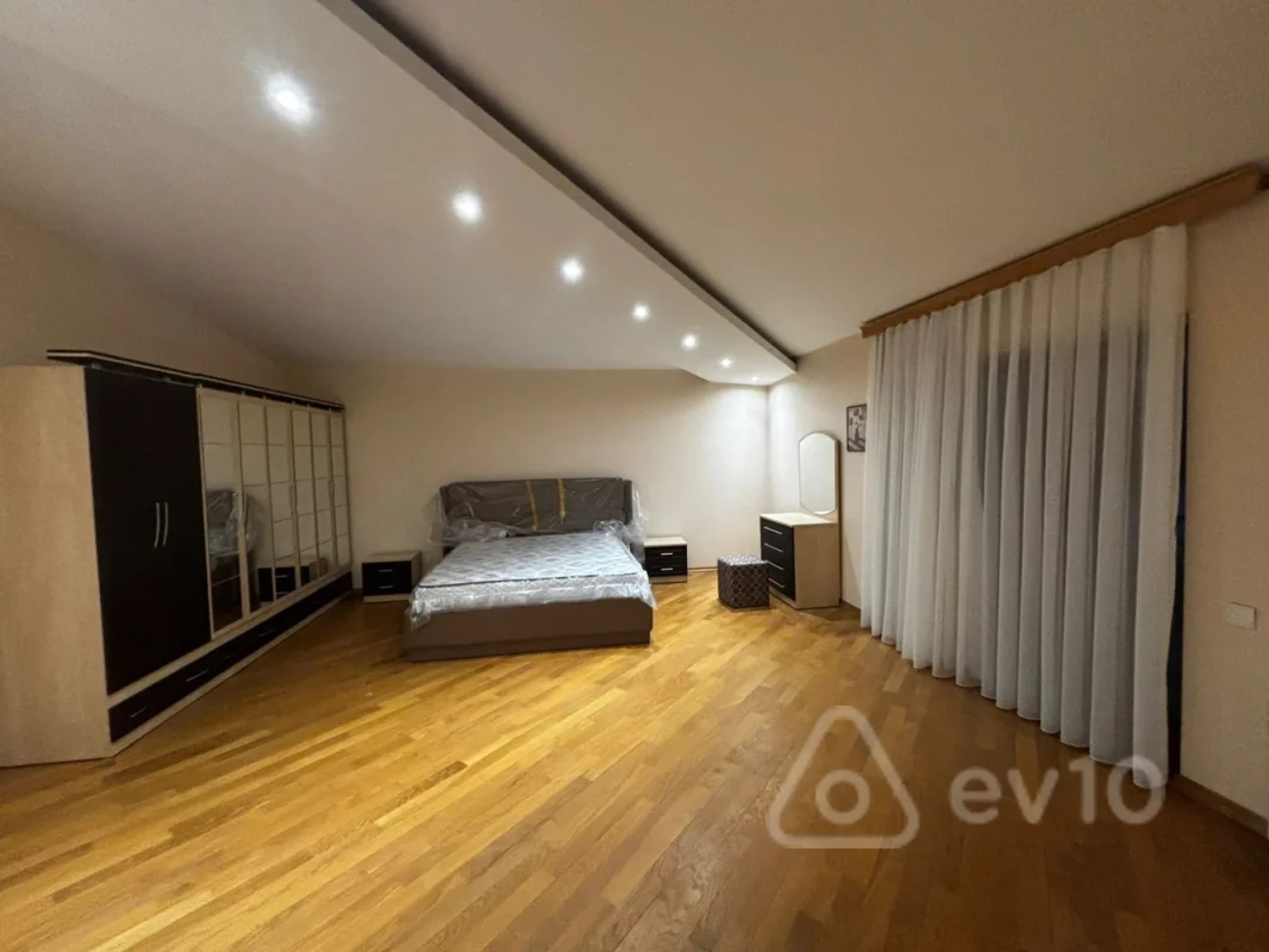 Kirayə verilir 7 otaqlı yeni tikili 360 m²