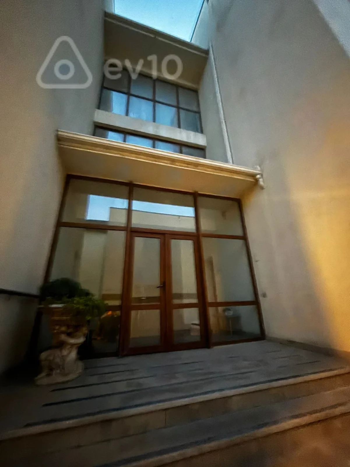 Kirayə verilir 7 otaqlı yeni tikili 360 m²