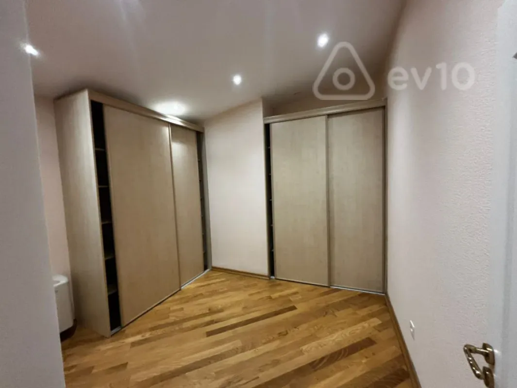 Kirayə verilir 7 otaqlı yeni tikili 360 m²