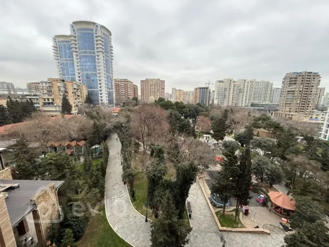 Kirayə verilir 3 otaqlı yeni tikili 153 m²