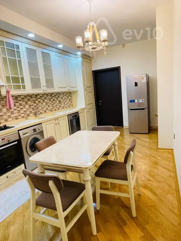 Kirayə verilir 3 otaqlı yeni tikili 100 m²
