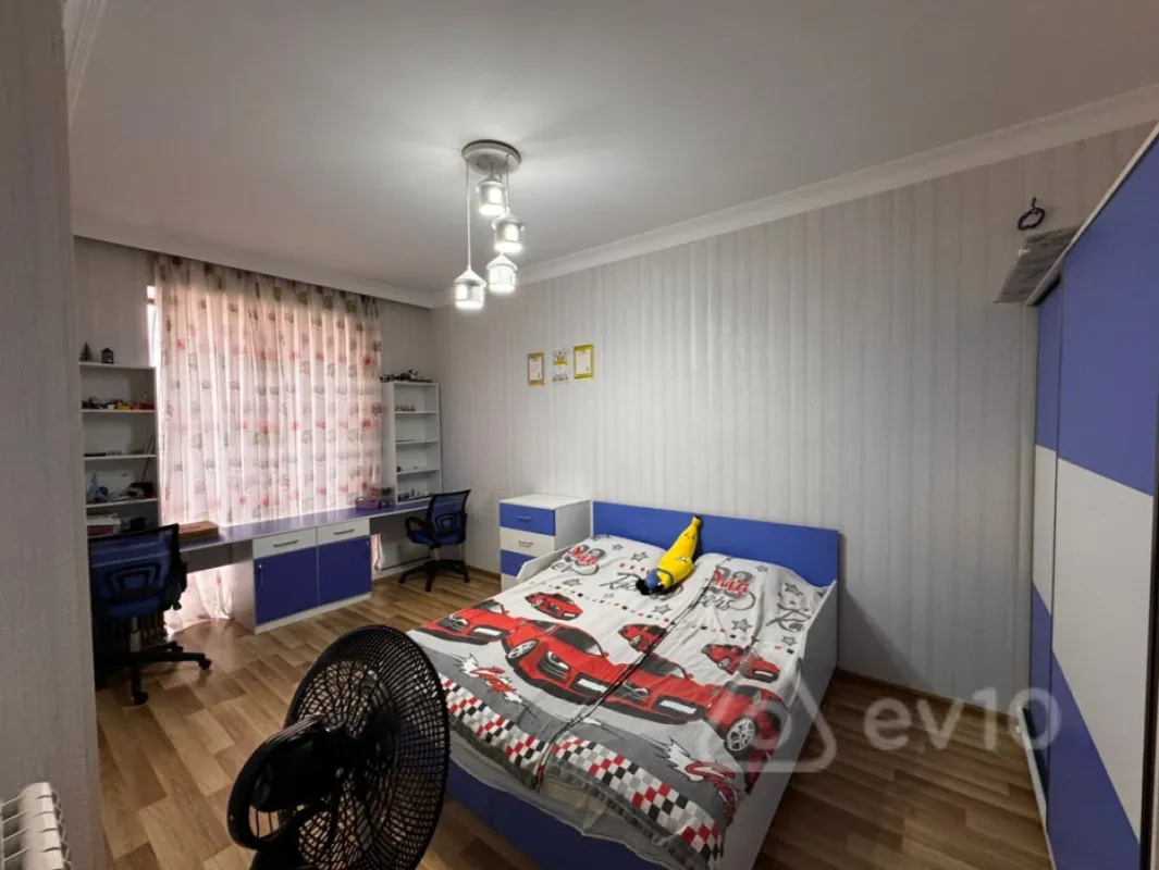 Satılır 9 otaqlı həyət evi 500 m²