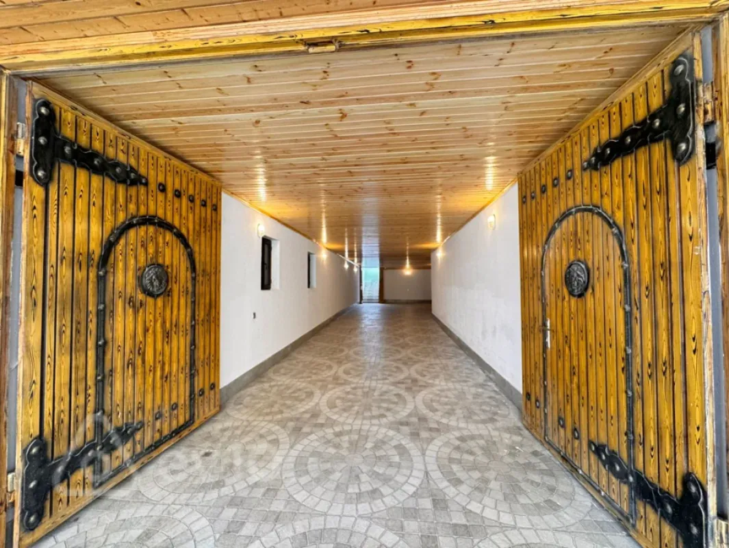 Satılır 9 otaqlı həyət evi 500 m²
