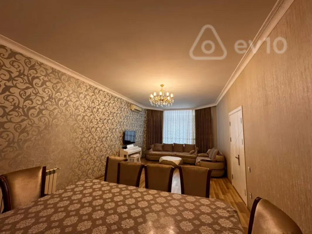 Satılır 9 otaqlı həyət evi 500 m²