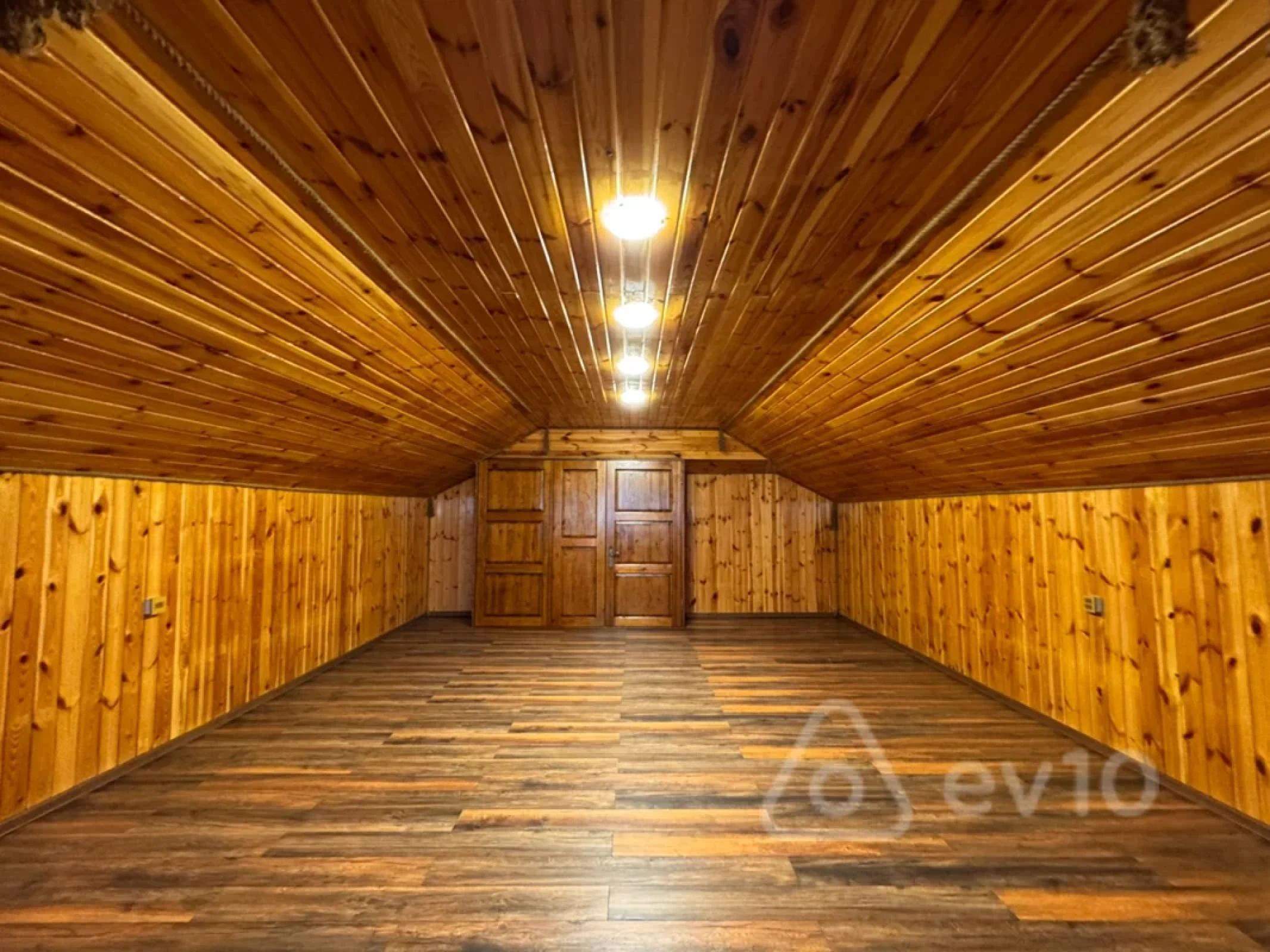 Satılır 9 otaqlı həyət evi 500 m²