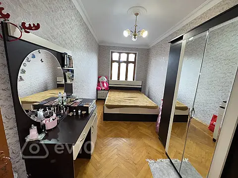 Kirayə verilir 2 otaqlı köhnə tikili 60 m²