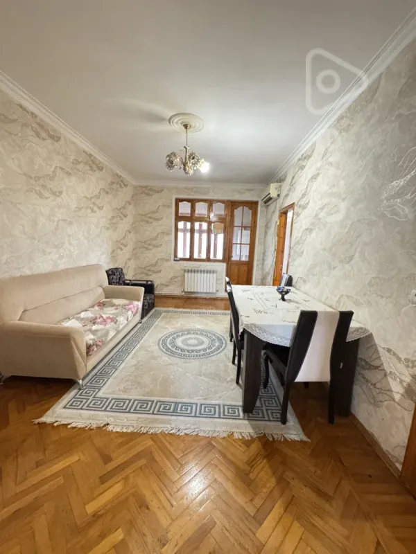 Kirayə verilir 2 otaqlı köhnə tikili 60 m²