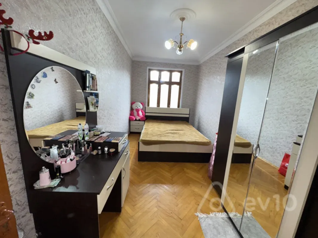 Kirayə verilir 2 otaqlı köhnə tikili 60 m²