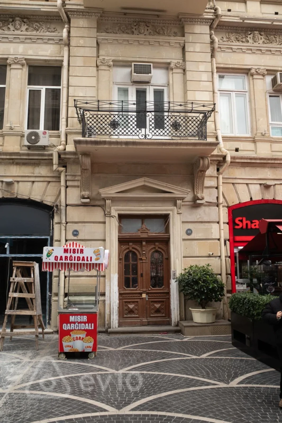 Kirayə verilir 4 otaqlı yeni tikili 200 m²