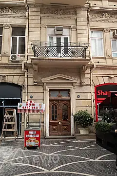 Kirayə verilir 4 otaqlı yeni tikili 200 m²