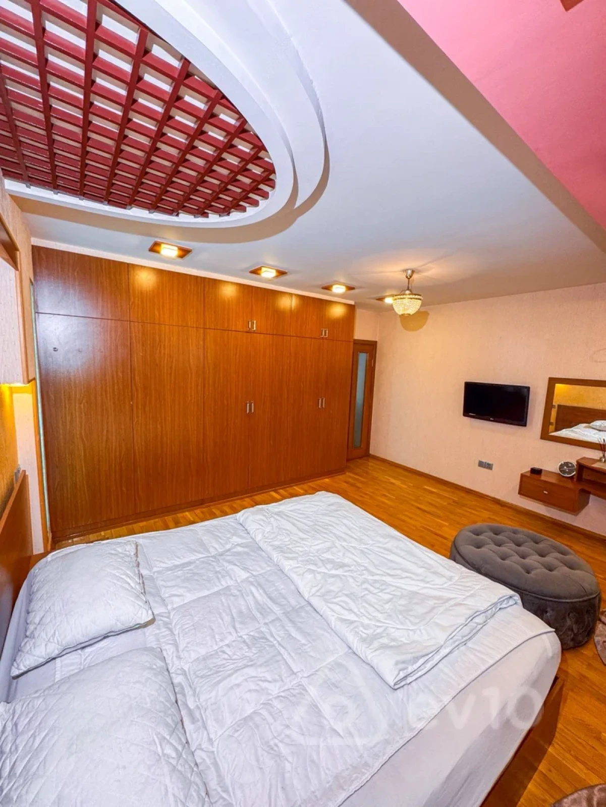 Kirayə verilir 4 otaqlı yeni tikili 200 m²