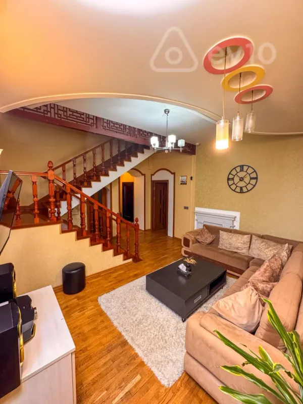 Kirayə verilir 4 otaqlı yeni tikili 200 m²