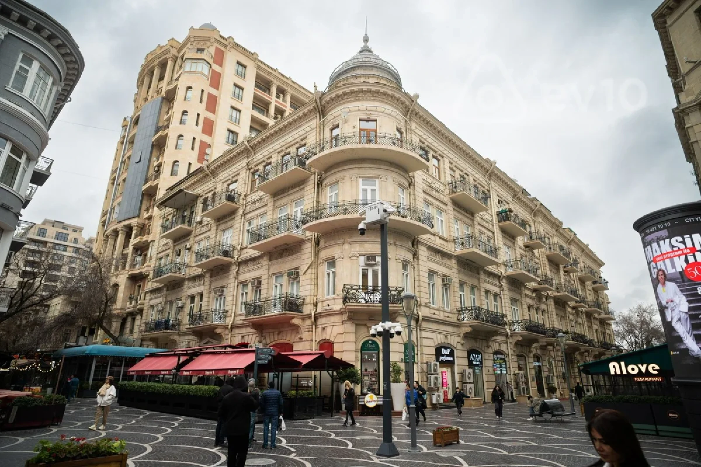 Kirayə verilir 4 otaqlı yeni tikili 200 m²