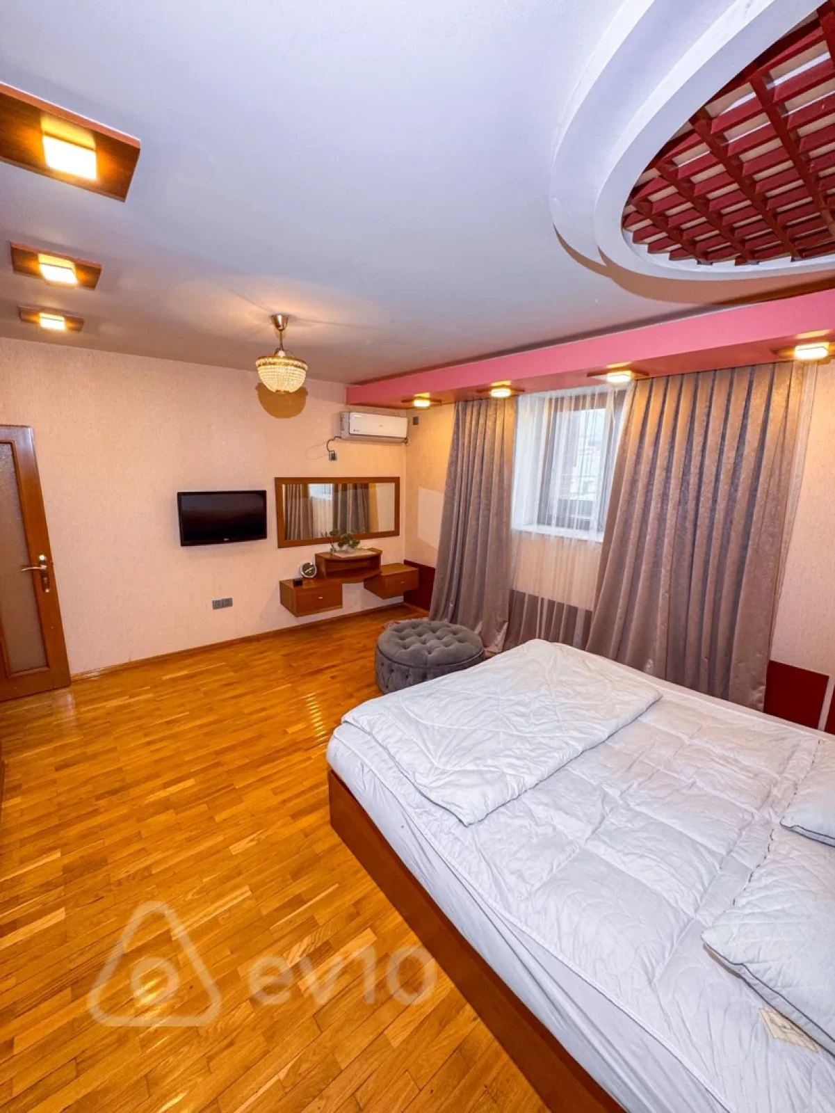 Kirayə verilir 4 otaqlı yeni tikili 200 m²