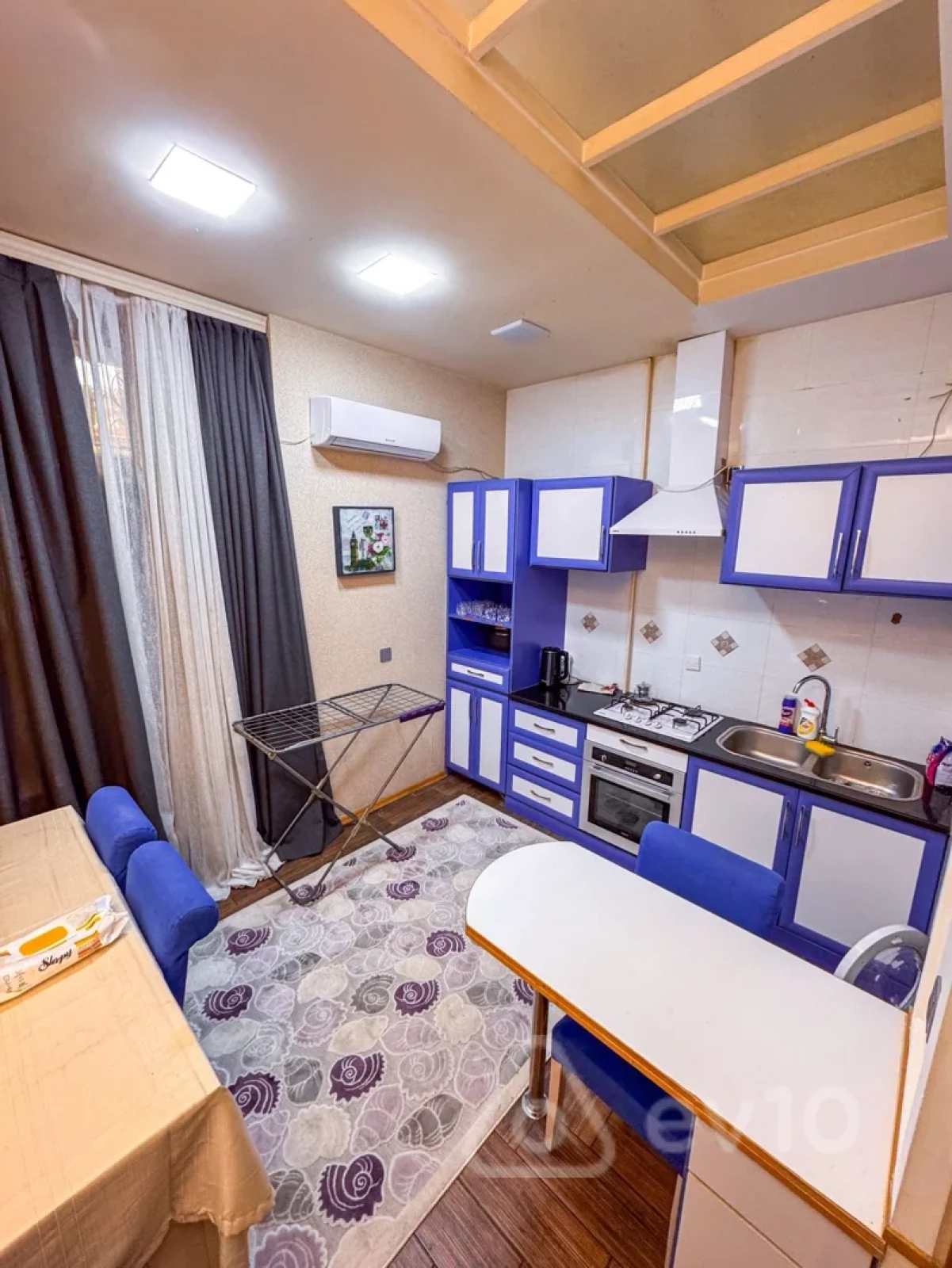 Kirayə verilir 4 otaqlı yeni tikili 200 m²