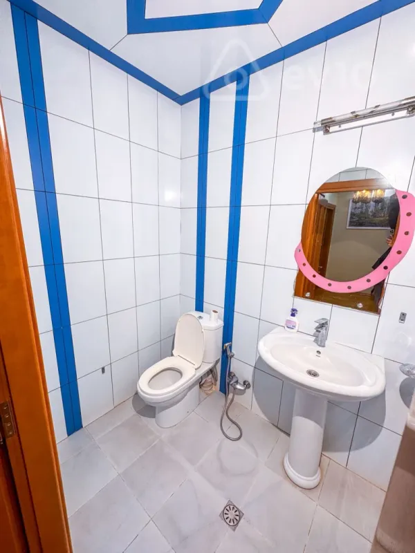 Kirayə verilir 4 otaqlı yeni tikili 200 m²